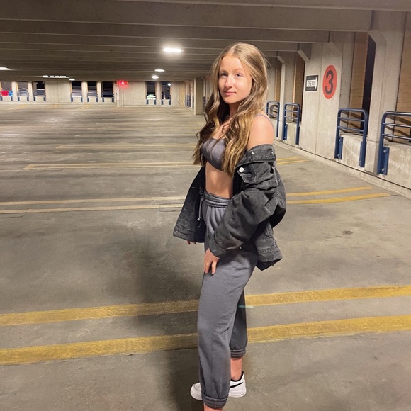 Meet your Posher, Rebecca - Picture 1 of 1